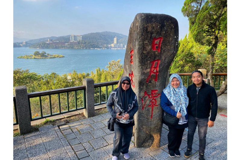 Sun Moon Lake (w/boating)